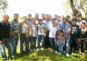 Güreşçiler piknikte buluştu